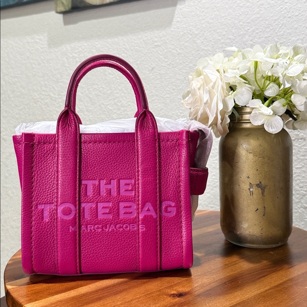 Marc Jacobs The Leather Crossbody Mini Tote Bag In Lipstick Pink BNWT - Picture 3 of 13